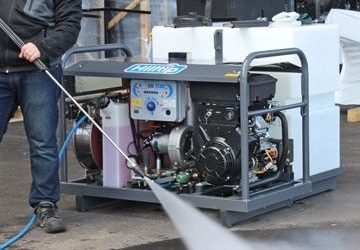 Одно из применений распылительного шланга с хлопчатобумажной оплеткой－мойка высокого давления